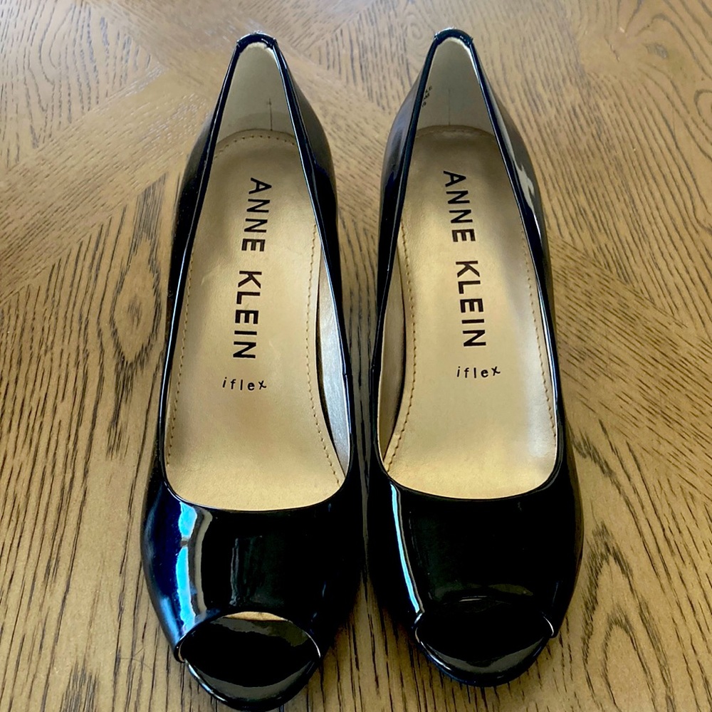 Anne Klein IFlex Women’s Patent Leather Peek-A-Boo High Block Heel